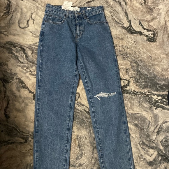 NWT DISTRESSED JEANS - Picture 1 of 7